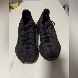 Pre owned Yeezys black sz 8 men’s